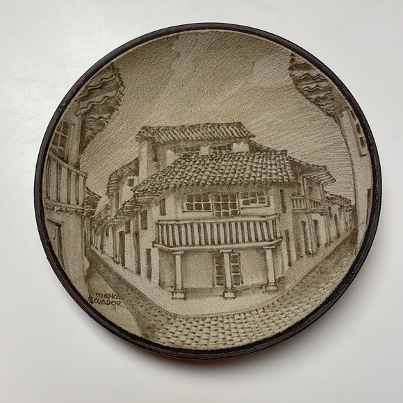 Ecuadorian Engraved Suede Pottery - Picture 6 of 10